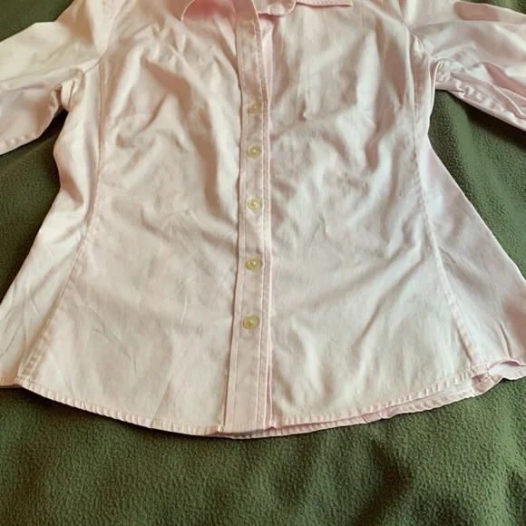 Banana Republic light pink button up shirt. 3/4 length sleeves. Size medium - Picture 5 of 10